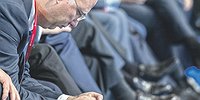 Связанные своей сетью