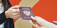 Почему миллионы людей мечтают получить российский паспорт